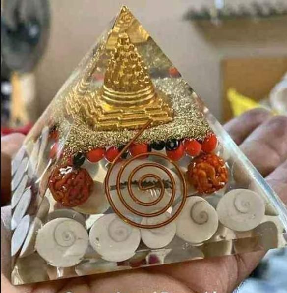 Crystal Wealth Gomati Chakra Shree Yantra Pyramid - Shoporaa